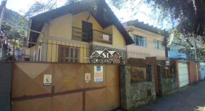 Casa à venda com 5 quartos, 250m² - Foto 3