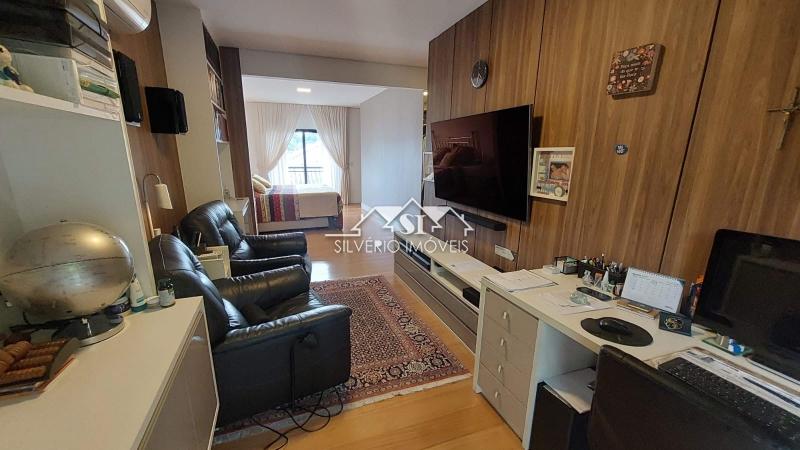 Casa à venda com 3 quartos, 230m² - Foto 11