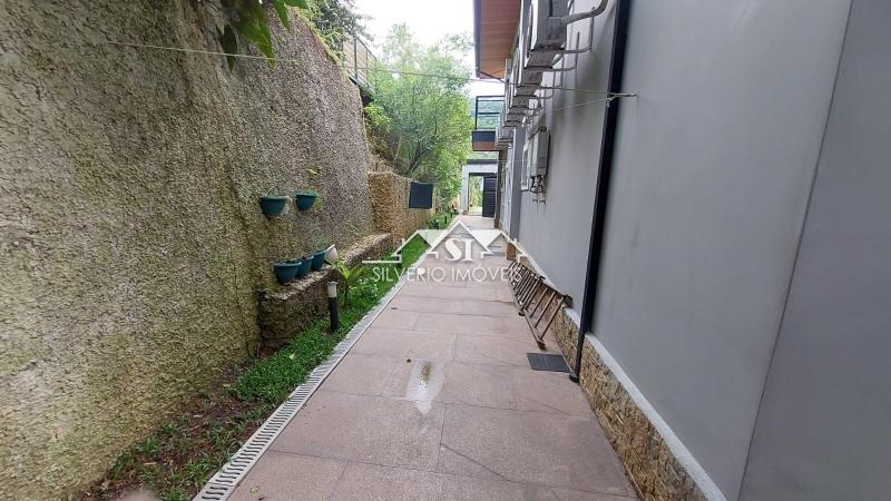 Casa à venda com 3 quartos, 230m² - Foto 16
