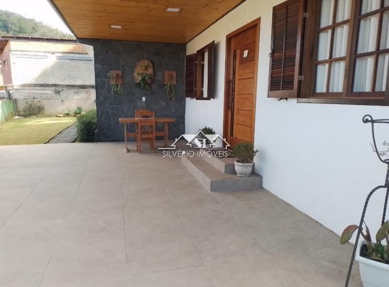 Casa à venda com 5 quartos, 200m² - Foto 14