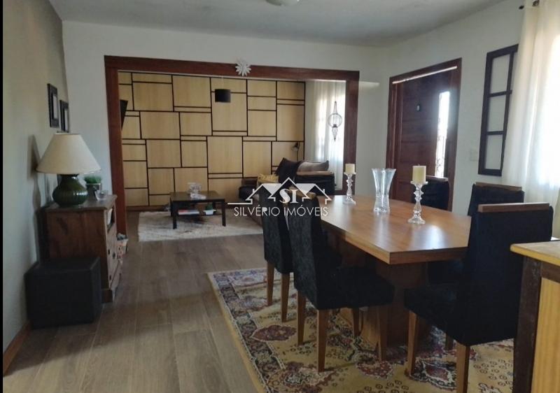 Casa à venda com 5 quartos, 200m² - Foto 16