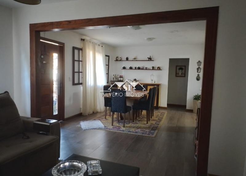 Casa à venda com 5 quartos, 200m² - Foto 17