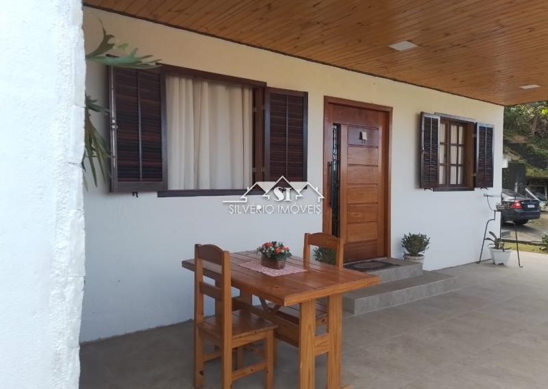 Casa à venda com 5 quartos, 200m² - Foto 2
