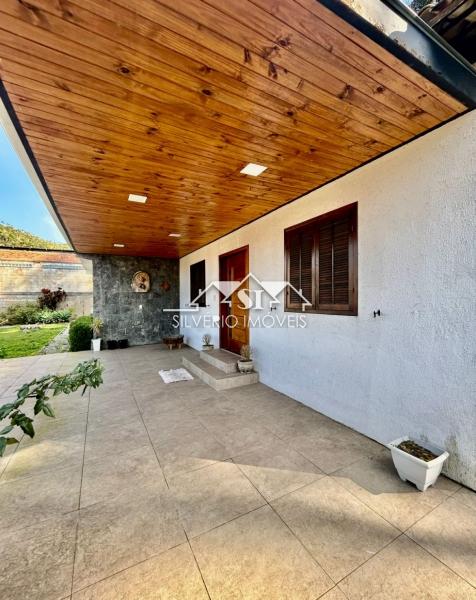 Casa à venda com 5 quartos, 200m² - Foto 3