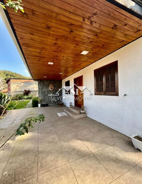 Casa à venda com 5 quartos, 200m² - Foto 24
