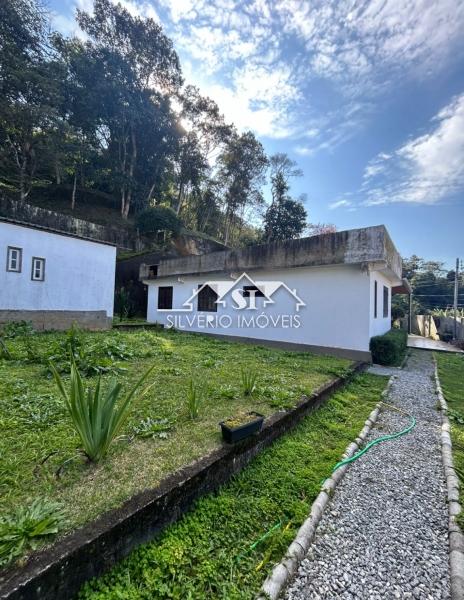 Casa à venda com 5 quartos, 200m² - Foto 26