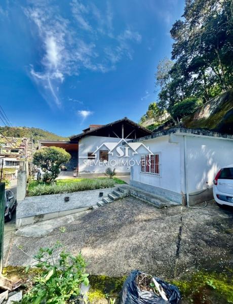 Casa à venda com 5 quartos, 200m² - Foto 32
