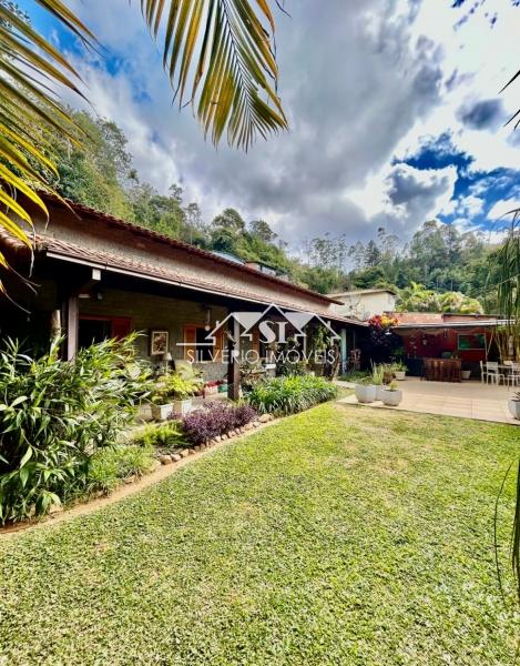 Casa à venda com 4 quartos, 240m² - Foto 3