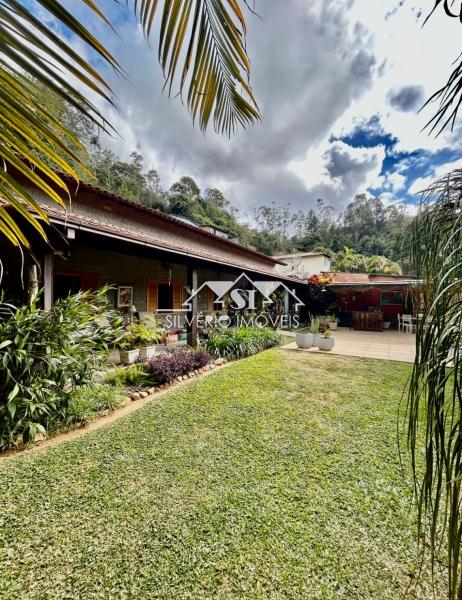 Casa à venda com 4 quartos, 240m² - Foto 4