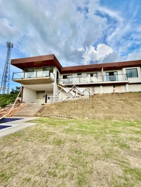 Casa à venda com 3 quartos, 180m² - Foto 1