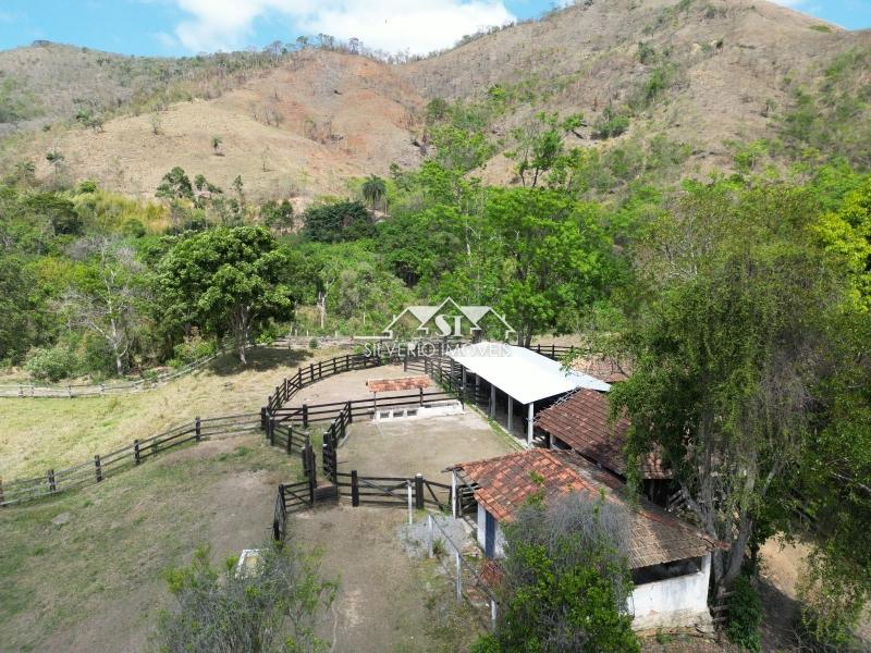 Fazenda à venda com 8 quartos, 500m² - Foto 2