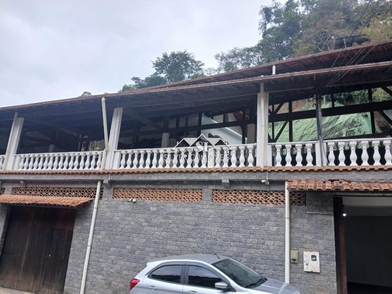 Casa para alugar com 4 quartos, 350m² - Foto 1
