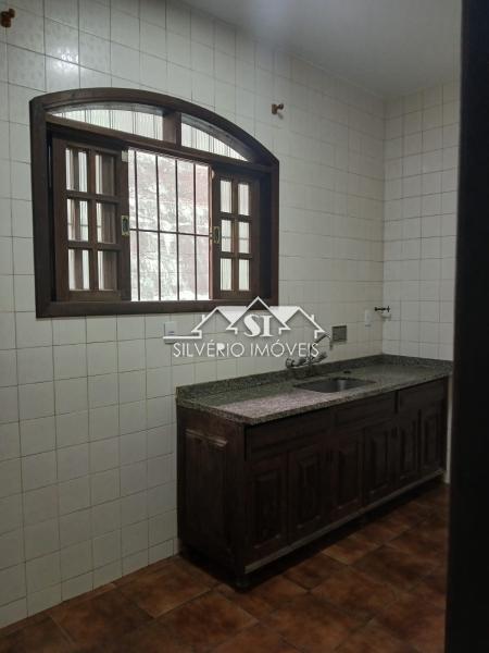 Casa para alugar com 4 quartos, 350m² - Foto 11