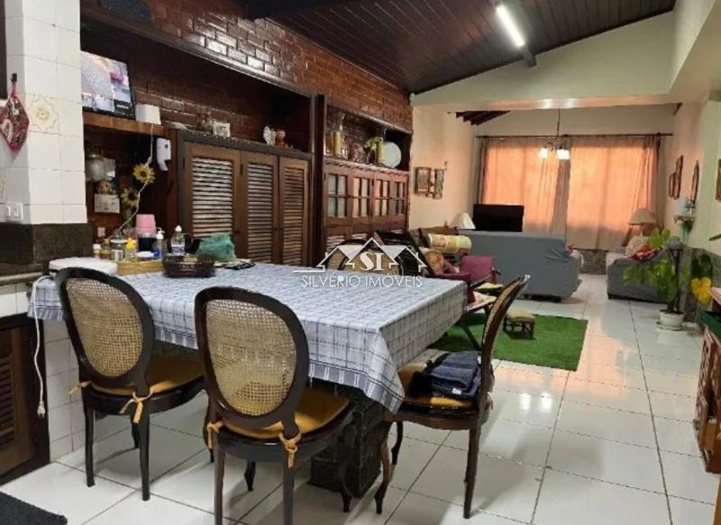 Casa à venda com 4 quartos, 100m² - Foto 18