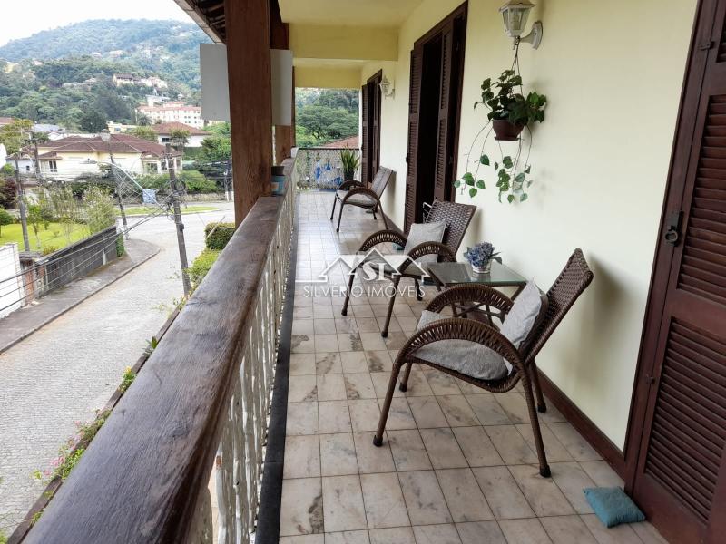 Casa à venda com 5 quartos, 195m² - Foto 4