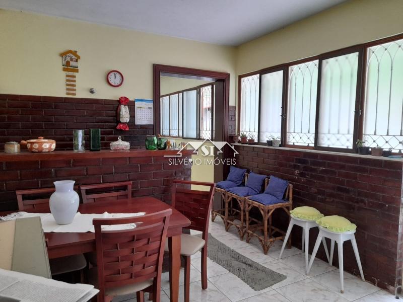 Casa à venda com 5 quartos, 195m² - Foto 15