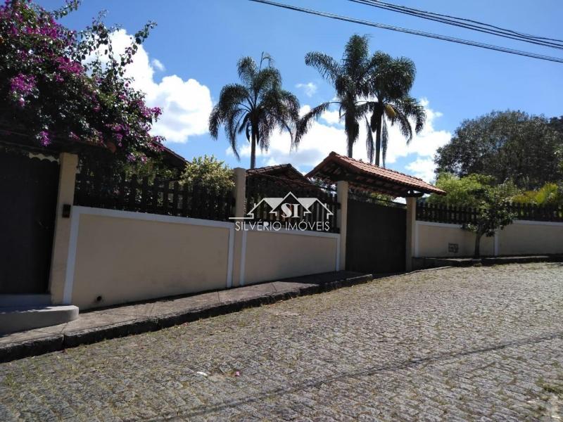 Casa à venda com 6 quartos, 600m² - Foto 1