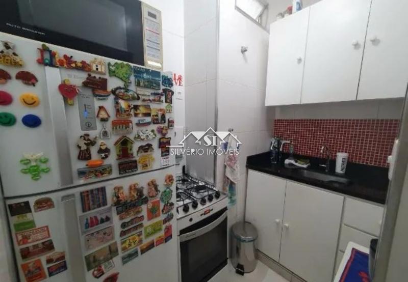Apartamento à venda com 2 quartos, 60m² - Foto 2