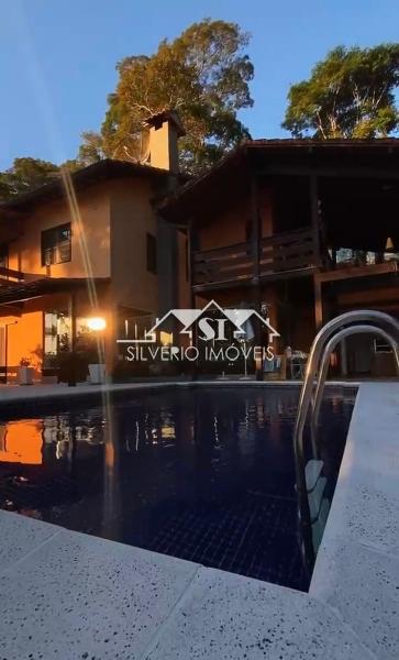 Casa à venda com 8 quartos, 700m² - Foto 32