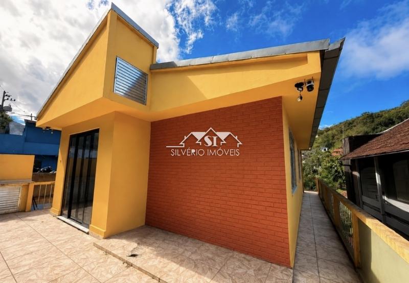 Casa à venda em Chácara Flora, Petrópolis - RJ