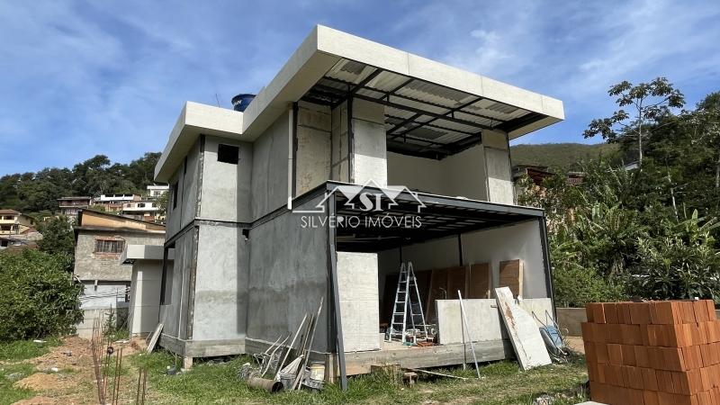 Casa à venda em Carangola, Petrópolis - RJ