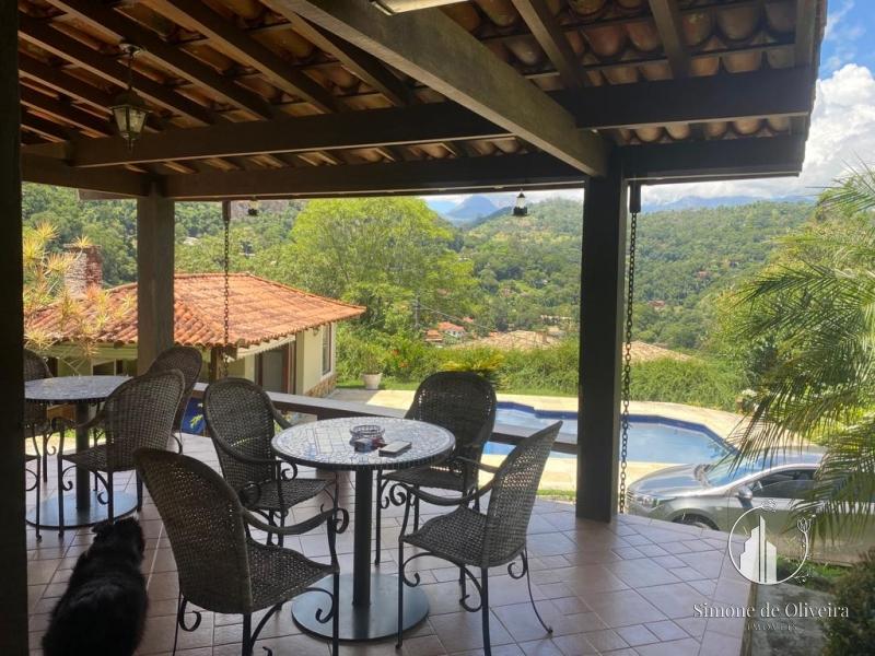 Comprar Casa em Itaipava, Petrópolis/RJ - Simone de Oliveira Imóveis