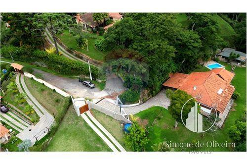 Comprar Casa em Itaipava, Petrópolis/RJ - Simone de Oliveira Imóveis
