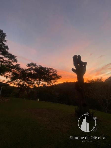 Comprar Casa em Itaipava, Petrópolis/RJ - Simone de Oliveira Imóveis