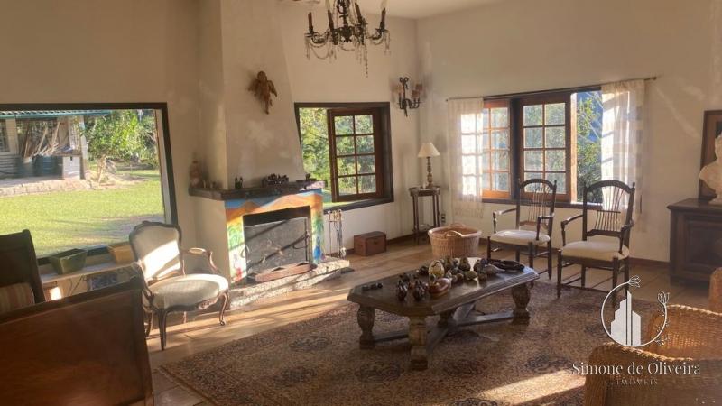 Comprar Casa em Itaipava, Petrópolis/RJ - Simone de Oliveira Imóveis