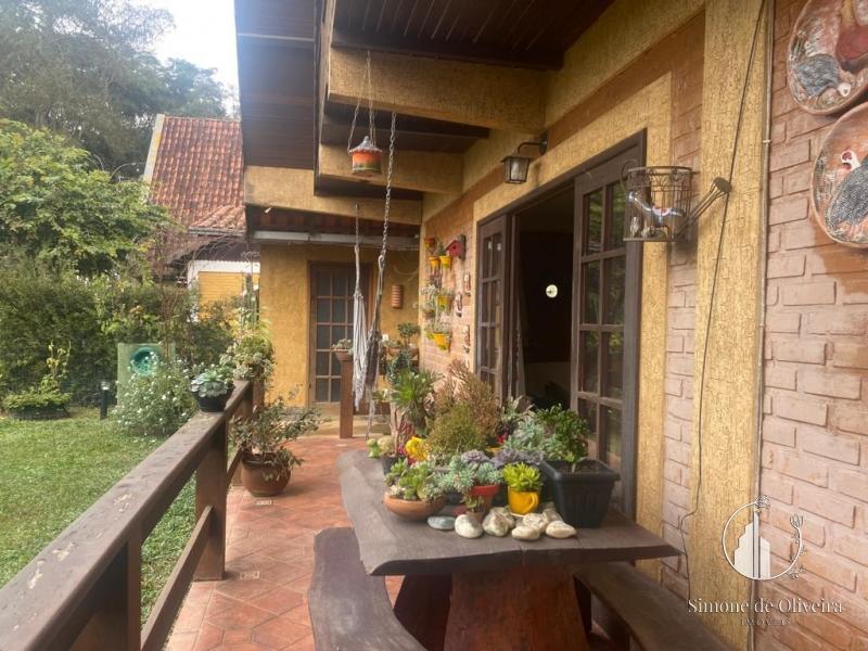Comprar Casa em Itaipava, Petrópolis/RJ - Simone de Oliveira Imóveis