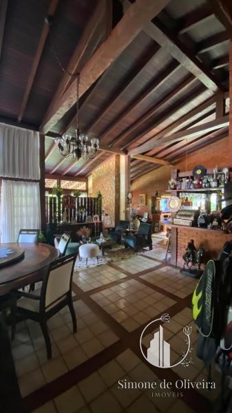 Comprar Casa em Itaipava, Petrópolis/RJ - Simone de Oliveira Imóveis