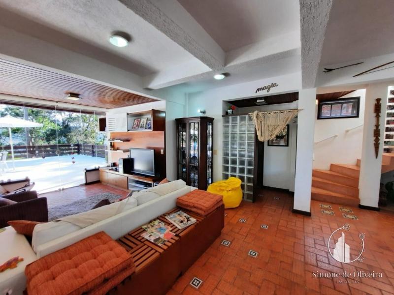 Comprar Casa em Itaipava, Petrópolis/RJ - Simone de Oliveira Imóveis