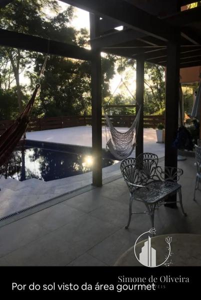Comprar Casa em Itaipava, Petrópolis/RJ - Simone de Oliveira Imóveis