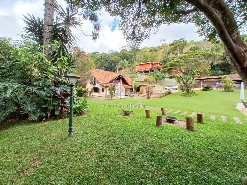 Comprar Casa em Itaipava, Petrópolis/RJ - Simone de Oliveira Imóveis