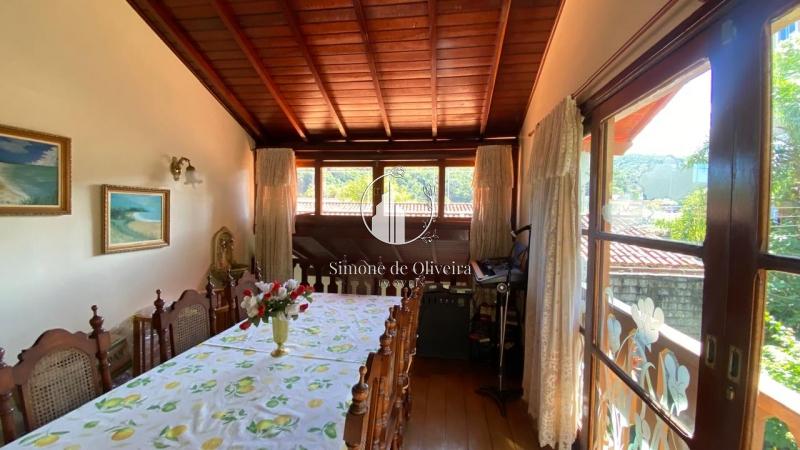 Comprar Casa em Itaipava, Petrópolis/RJ - Simone de Oliveira Imóveis