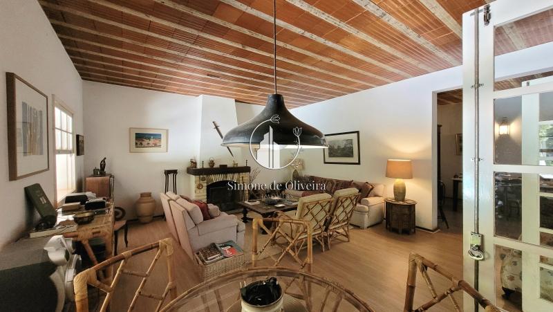 Comprar Casa em Itaipava, Petrópolis/RJ - Simone de Oliveira Imóveis