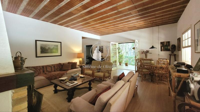 Comprar Casa em Itaipava, Petrópolis/RJ - Simone de Oliveira Imóveis