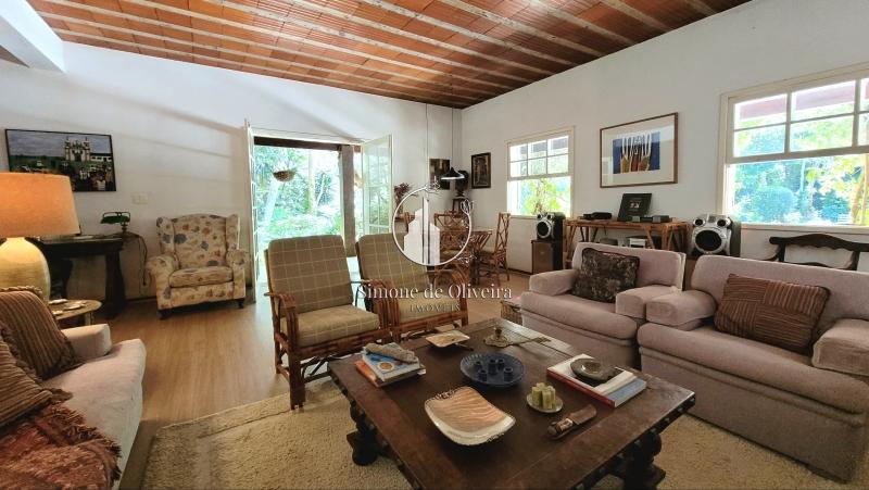 Comprar Casa em Itaipava, Petrópolis/RJ - Simone de Oliveira Imóveis