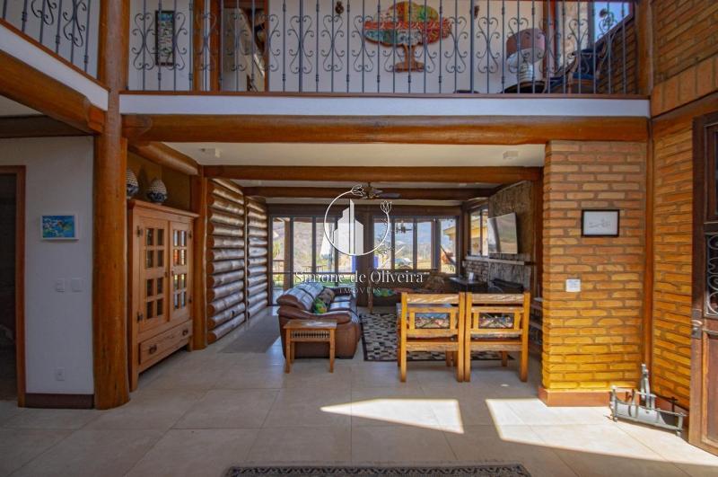 Comprar Casa em Itaipava, Petrópolis/RJ - Simone de Oliveira Imóveis