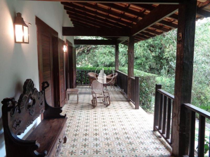 Comprar Casa em Itaipava, Petrópolis/RJ - Simone de Oliveira Imóveis