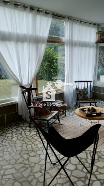 Comprar Casa em Itaipava, Petrópolis/RJ - Simone de Oliveira Imóveis