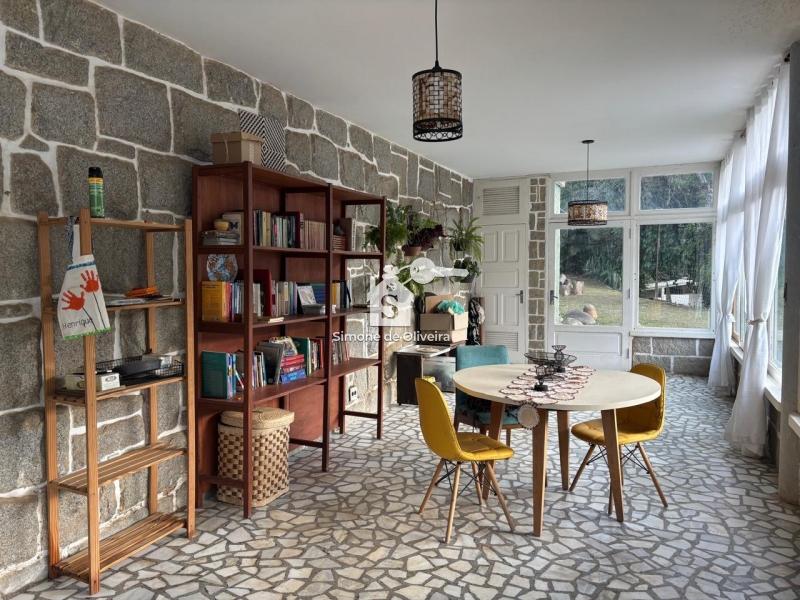 Comprar Casa em Itaipava, Petrópolis/RJ - Simone de Oliveira Imóveis