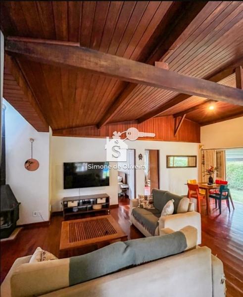 Comprar Casa em Itaipava, Petrópolis/RJ - Simone de Oliveira Imóveis