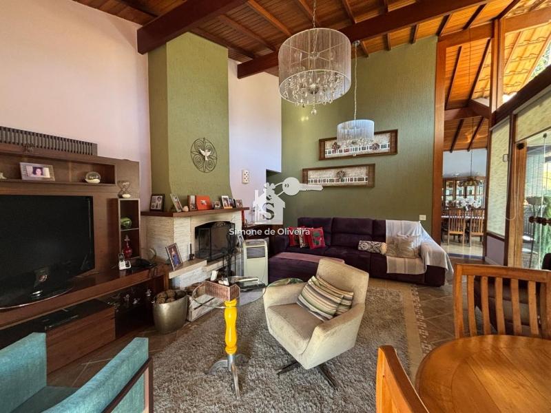 Comprar Casa em Itaipava, Petrópolis/RJ - Simone de Oliveira Imóveis