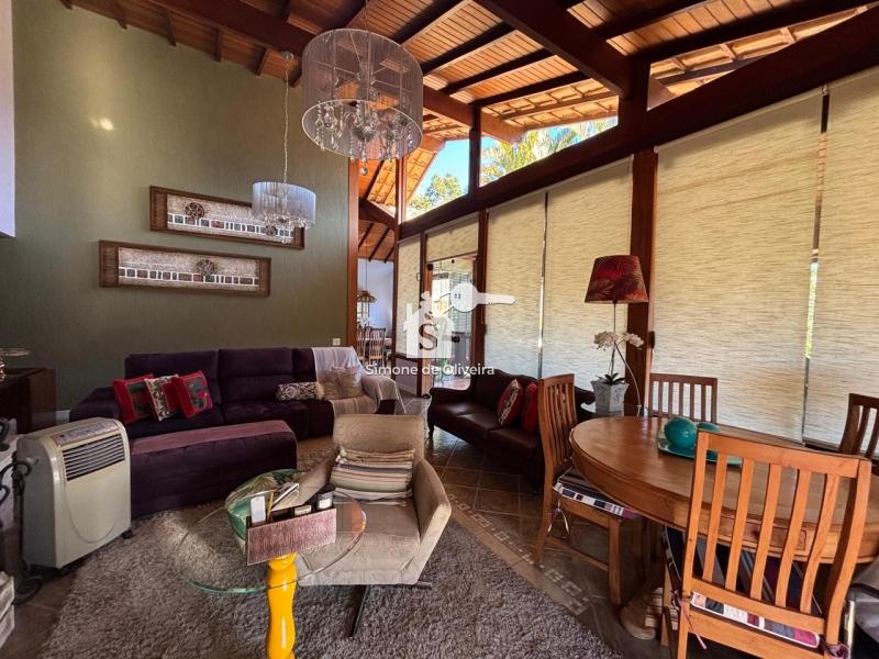 Comprar Casa em Itaipava, Petrópolis/RJ - Simone de Oliveira Imóveis