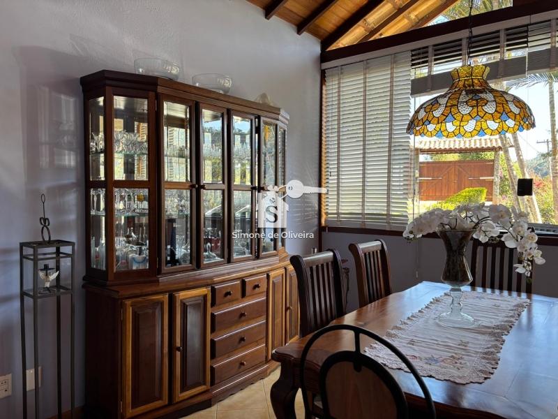 Comprar Casa em Itaipava, Petrópolis/RJ - Simone de Oliveira Imóveis