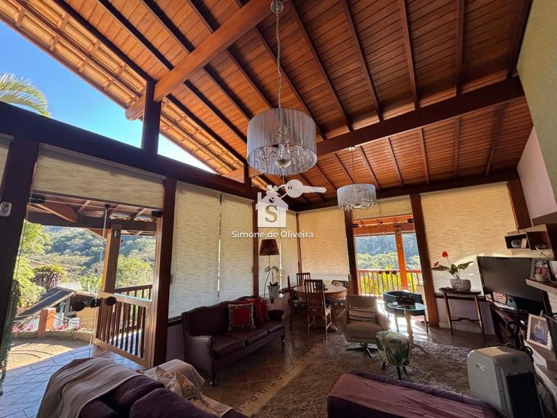 Comprar Casa em Itaipava, Petrópolis/RJ - Simone de Oliveira Imóveis