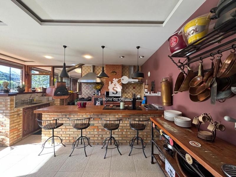 Comprar Casa em Itaipava, Petrópolis/RJ - Simone de Oliveira Imóveis