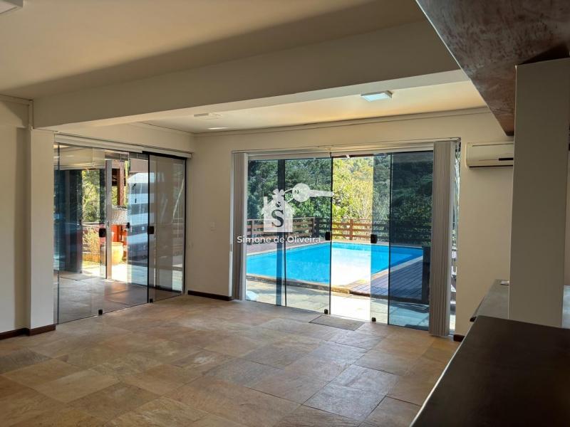 Comprar Casa em Itaipava, Petrópolis/RJ - Simone de Oliveira Imóveis