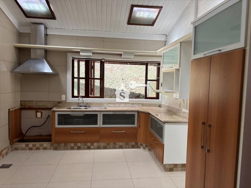 Comprar Casa em Itaipava, Petrópolis/RJ - Simone de Oliveira Imóveis